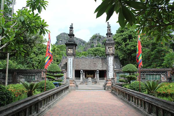Hoa Lu Temples