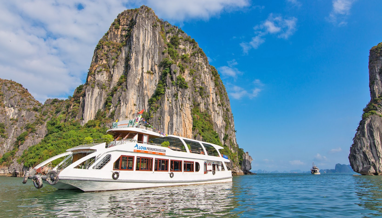 Alova Premium Cruise – Deluxe 4-Star Experience in Ha Long Bay