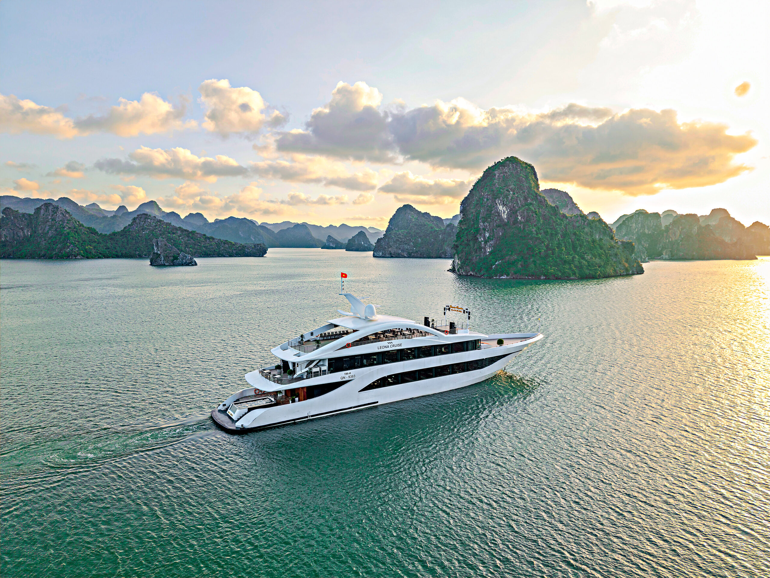Leona Cruise- Explore Halong Bay 7 hours