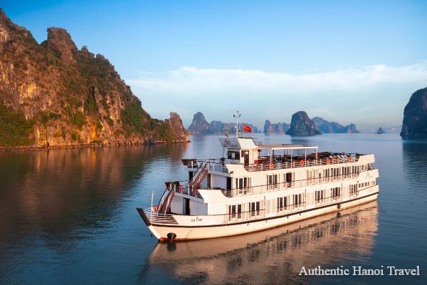 Lily Cruise in Bai Tu Long Bay (2D1N or 3D2N)