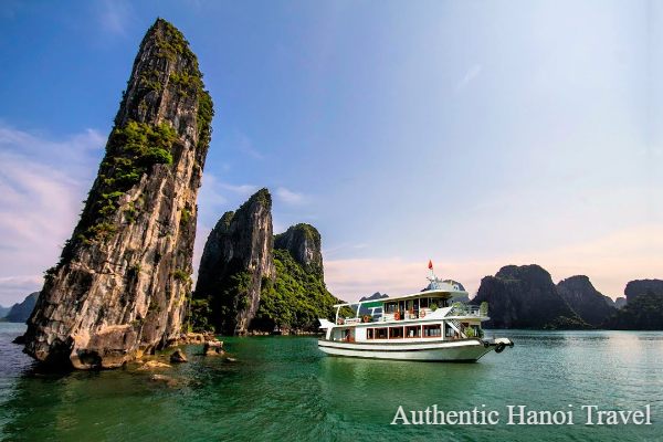 Luxury Halong Bay One Day Tour by Limousine Transfer (Smaller Group on Boat)