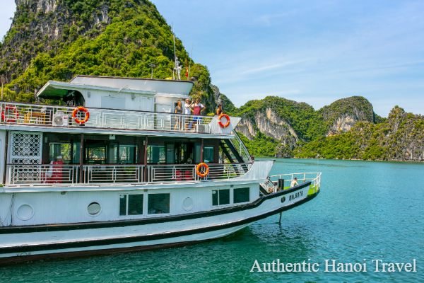 Halong Fantasea Cruises - 2 Days 1 Night Tour From Hanoi