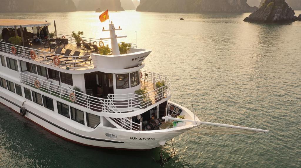 Beka Cruise 2 Days 1 Night – Luxury Lan Ha Bay Experience