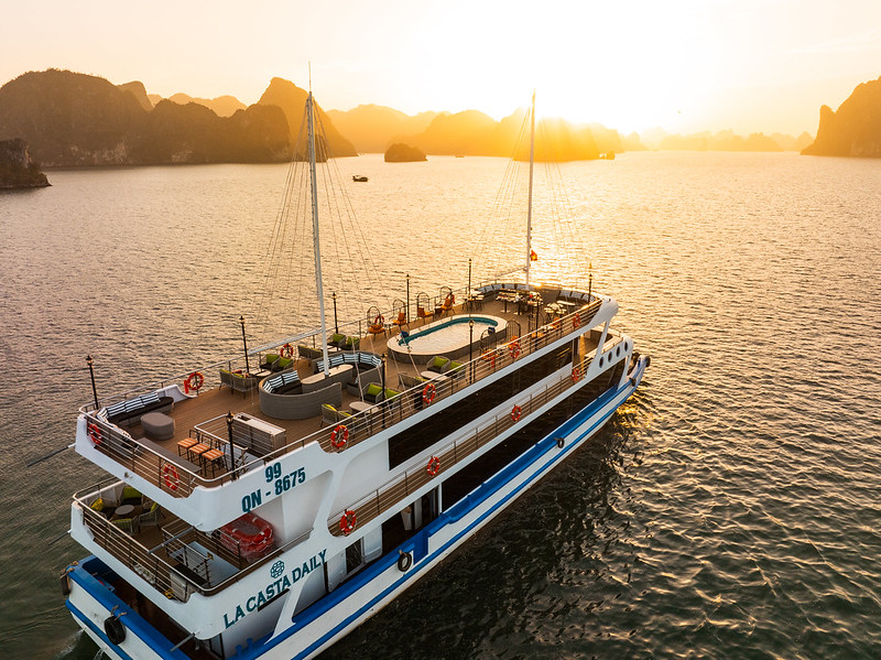 La Casta Cruise - Luxury Day Tour in Halong Bay with Outdoor Jacuzzi